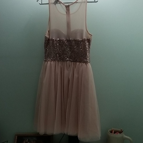 Midcut Pink Dress - Picture 4 of 4